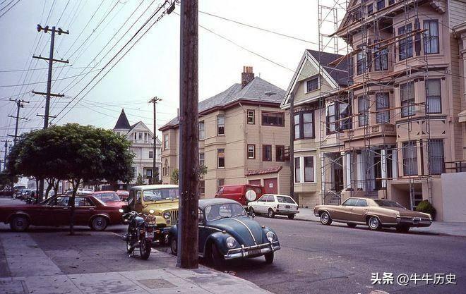 男人藏品,男子收藏罕见100元纸币