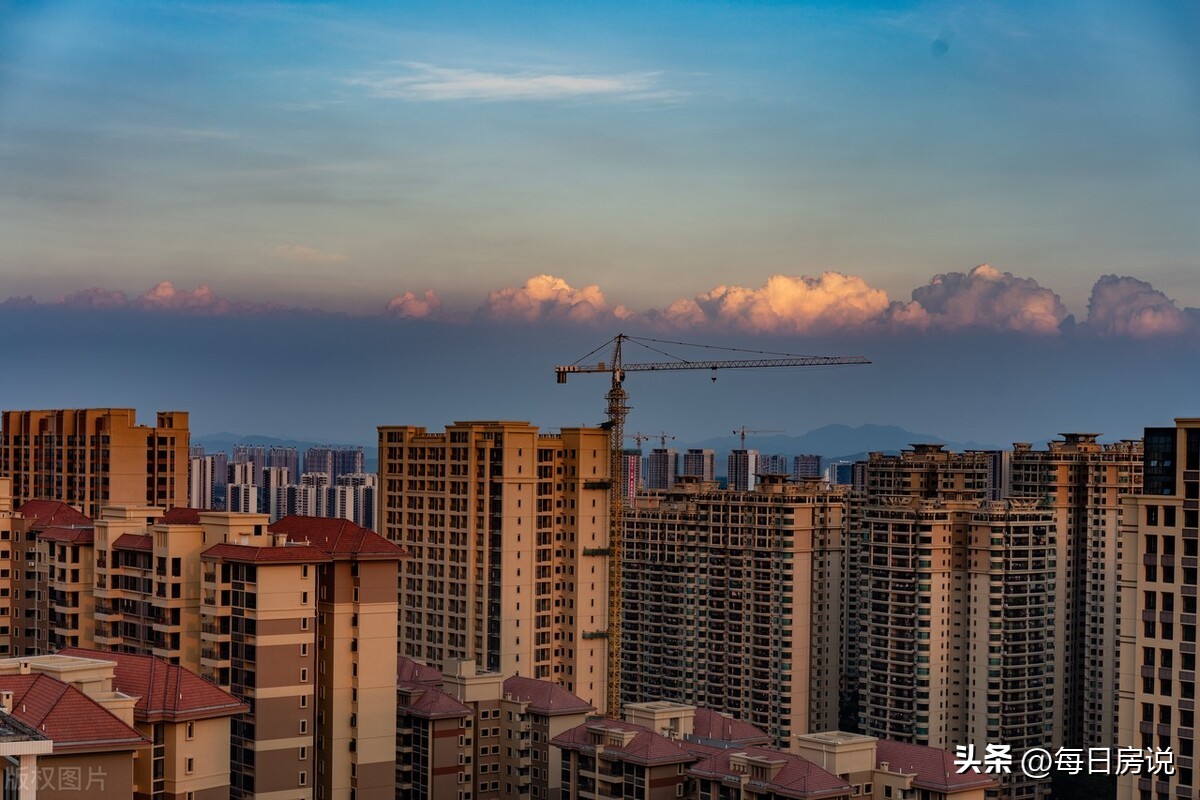 倒牛奶的原因视频,倒牛奶事件重现经济萧条的信号