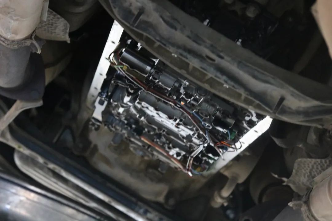 老皇冠全车翻新整备50000元,12代皇冠二手翻新要多少钱