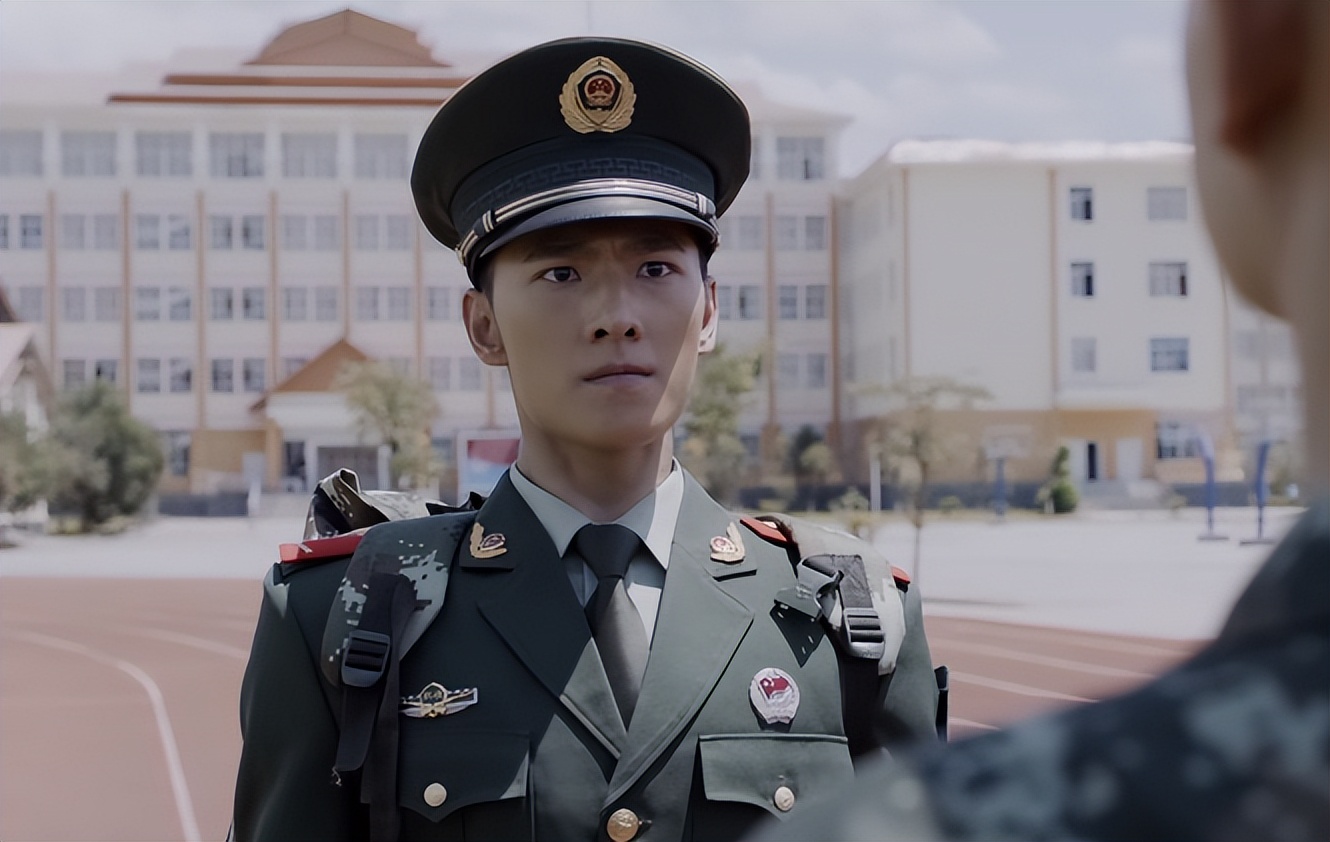 3天*放播**量2.3亿！30岁杨洋“换脸式”演技出圈，这个男人有多狠？