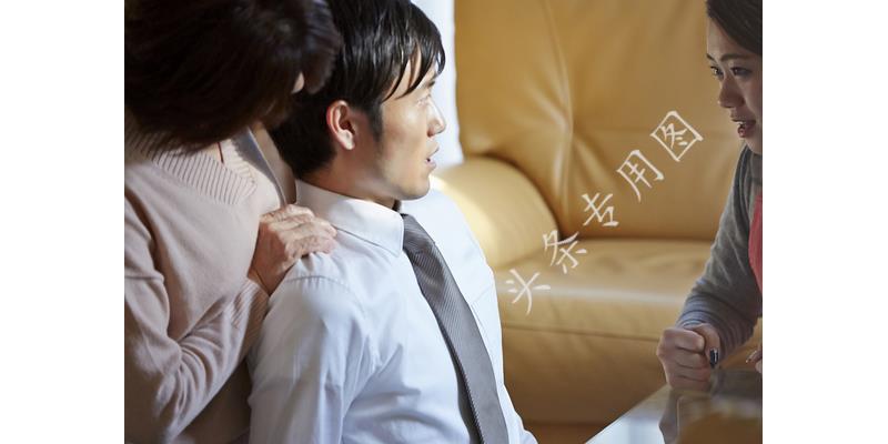 “你跟人同居过，不值10万彩礼”，准儿媳：闭上你的狗嘴，太臭了