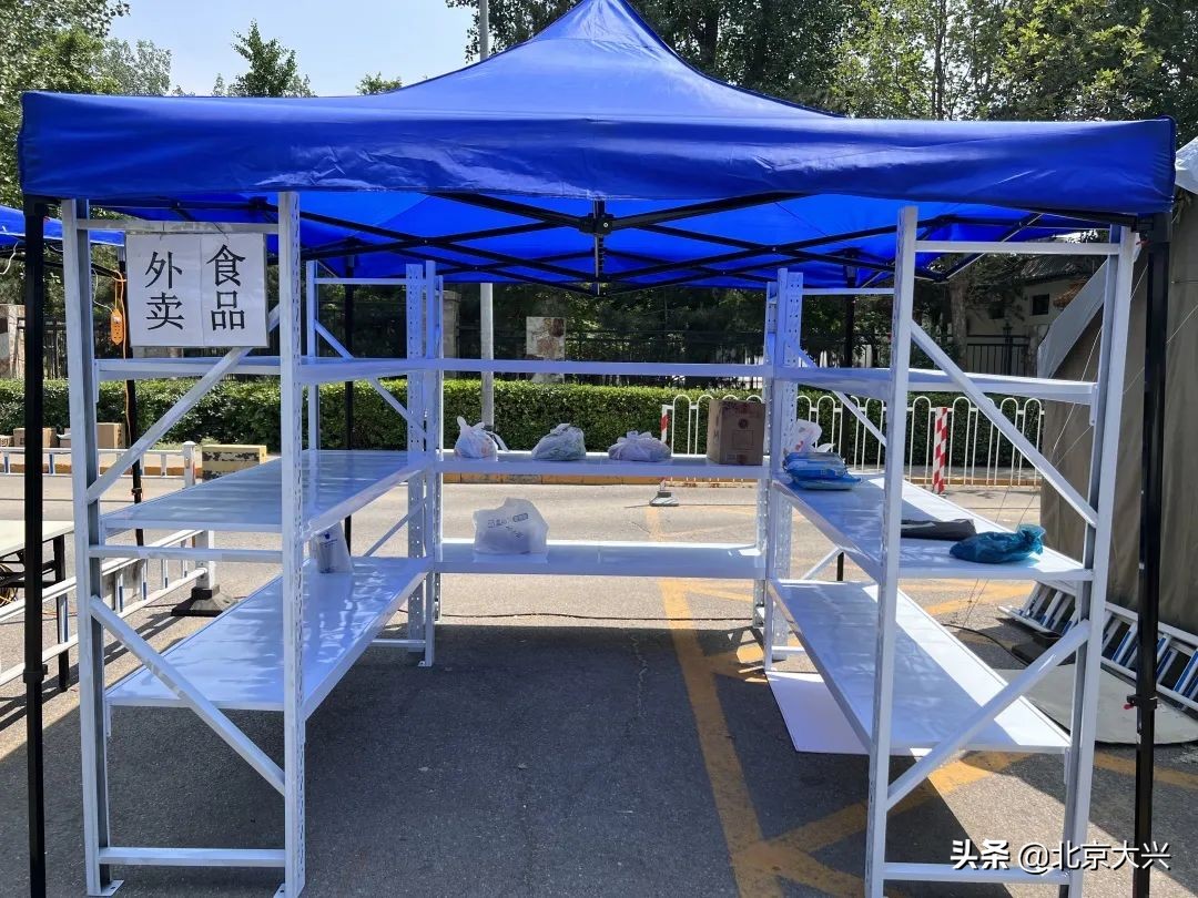 旧宫镇架起“安全亭”护航快递外卖配送最后“100米”