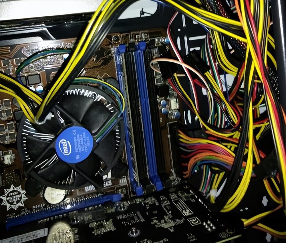 电脑开机主机红灯闪烁显示器不亮,戴尔电脑开机键红灯闪烁不开机