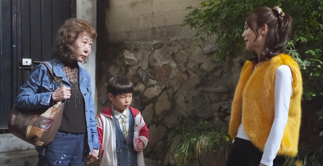 韩国《酒神小姐》:65岁老妇做站街女,撕开老年人的*欲情**与痛苦