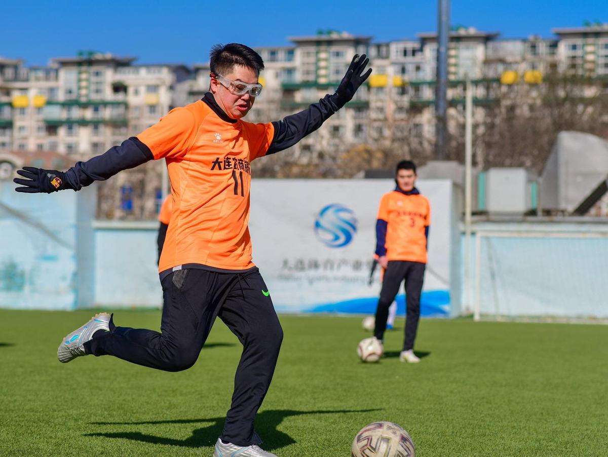 大连农商行足球,大连足球队员冬训