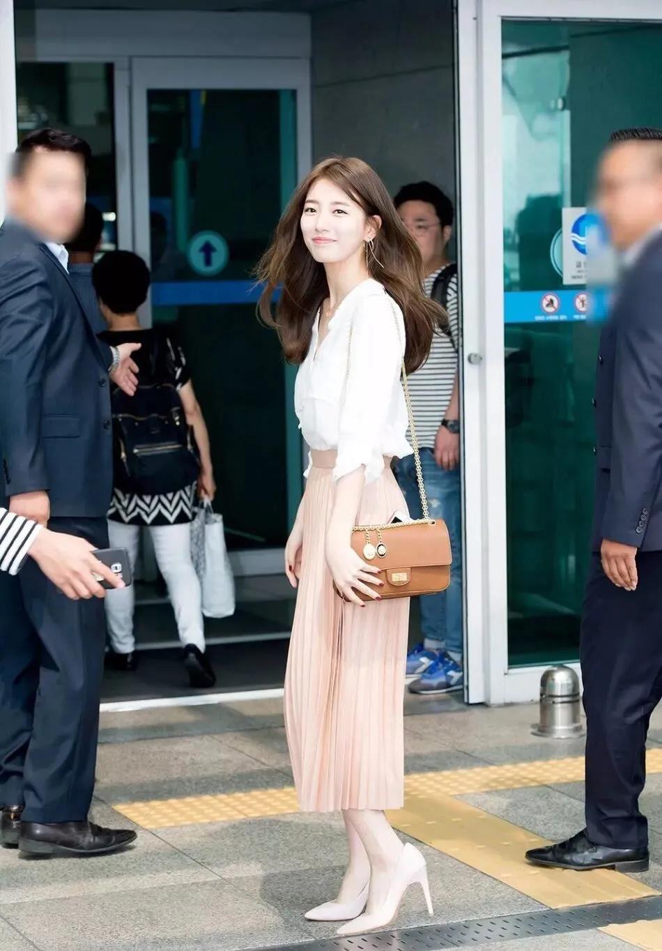 韩国女星裴秀智,裴秀智主持人造型