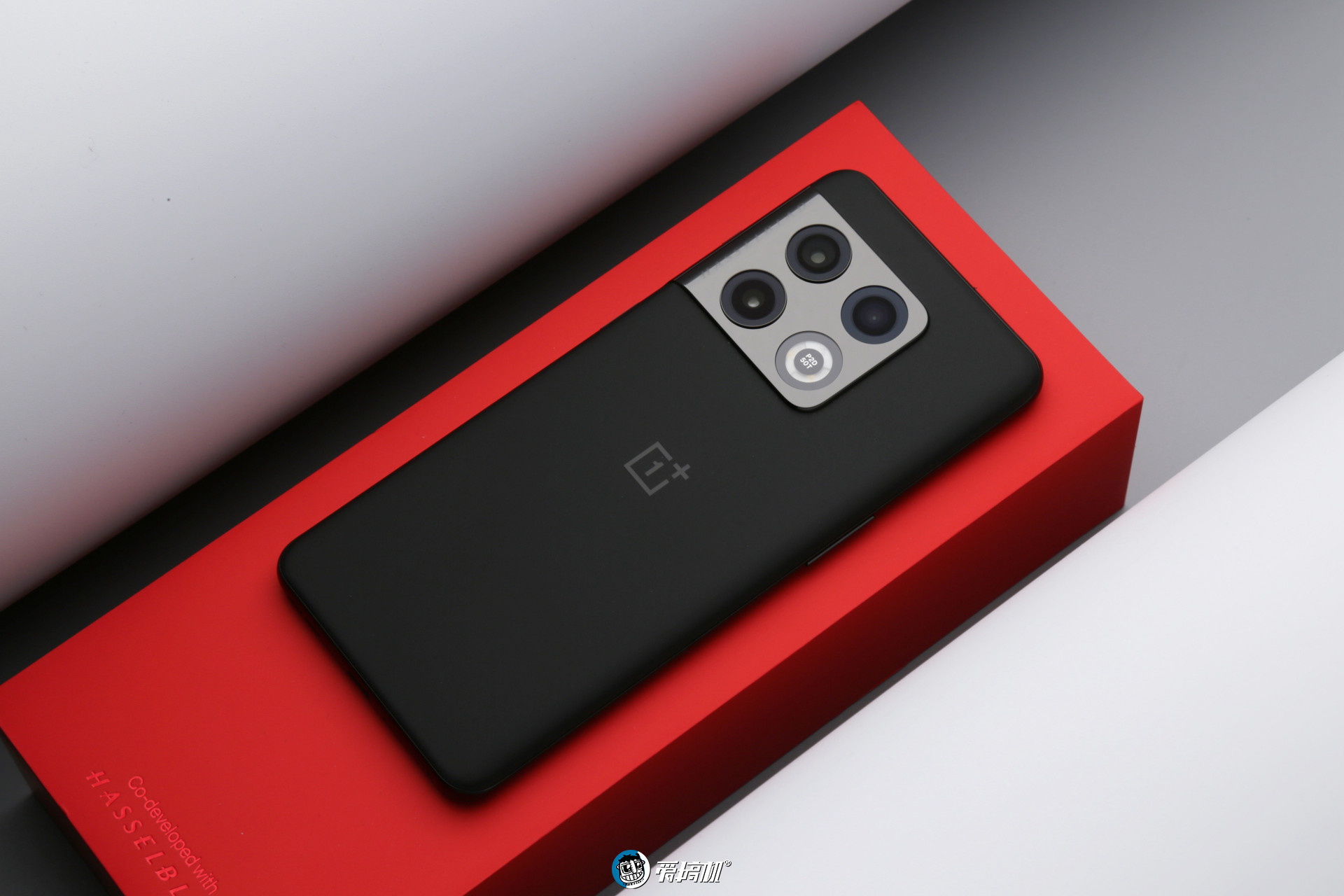 一加10pro对比苹果13,一加10pro和小米mix4