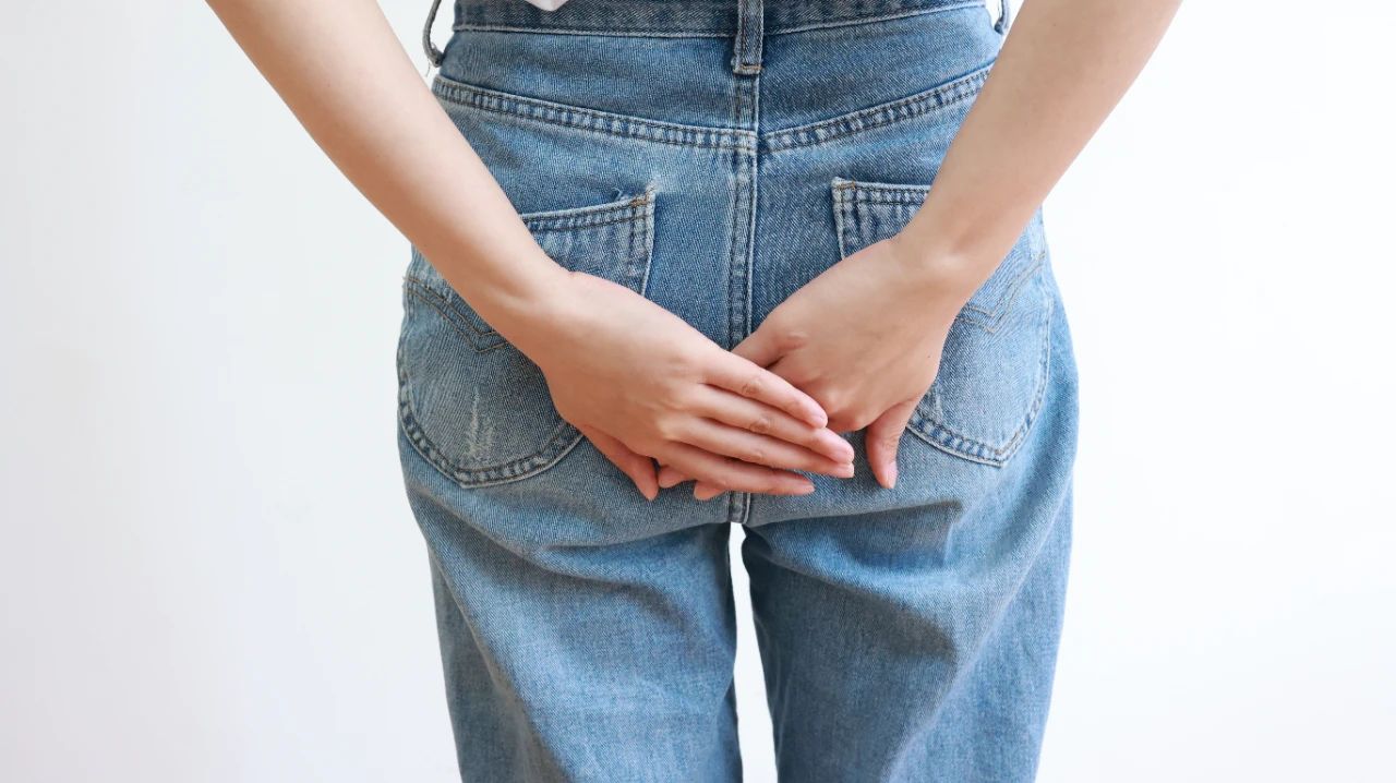 瘦臀深蹲标准动作提升臀线,练臀是要学会伸臀和深蹲