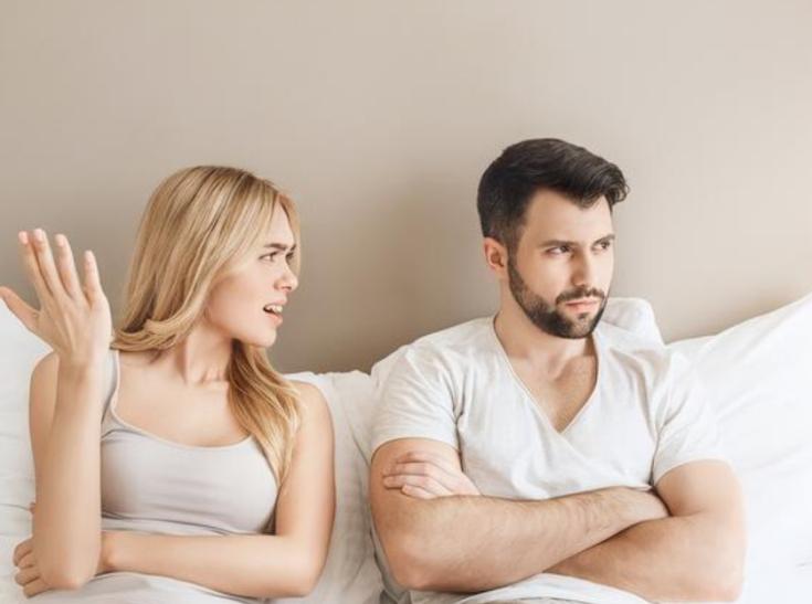 女性腹股沟发黑是什么原因怎么办,女性月经发黑成块状是什么原因