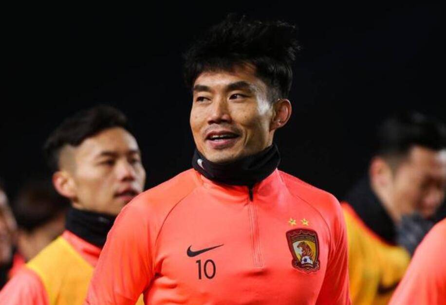 广州队主教练郑智辞职,郑智出任广州足球俱乐部主教练