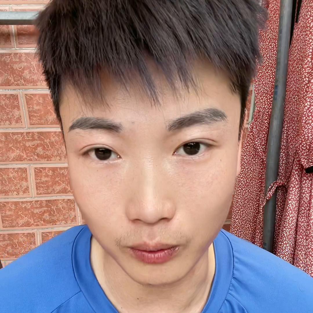 现在社会很现实的没有谁的钱赚的是容易的虽然俊熙说的...