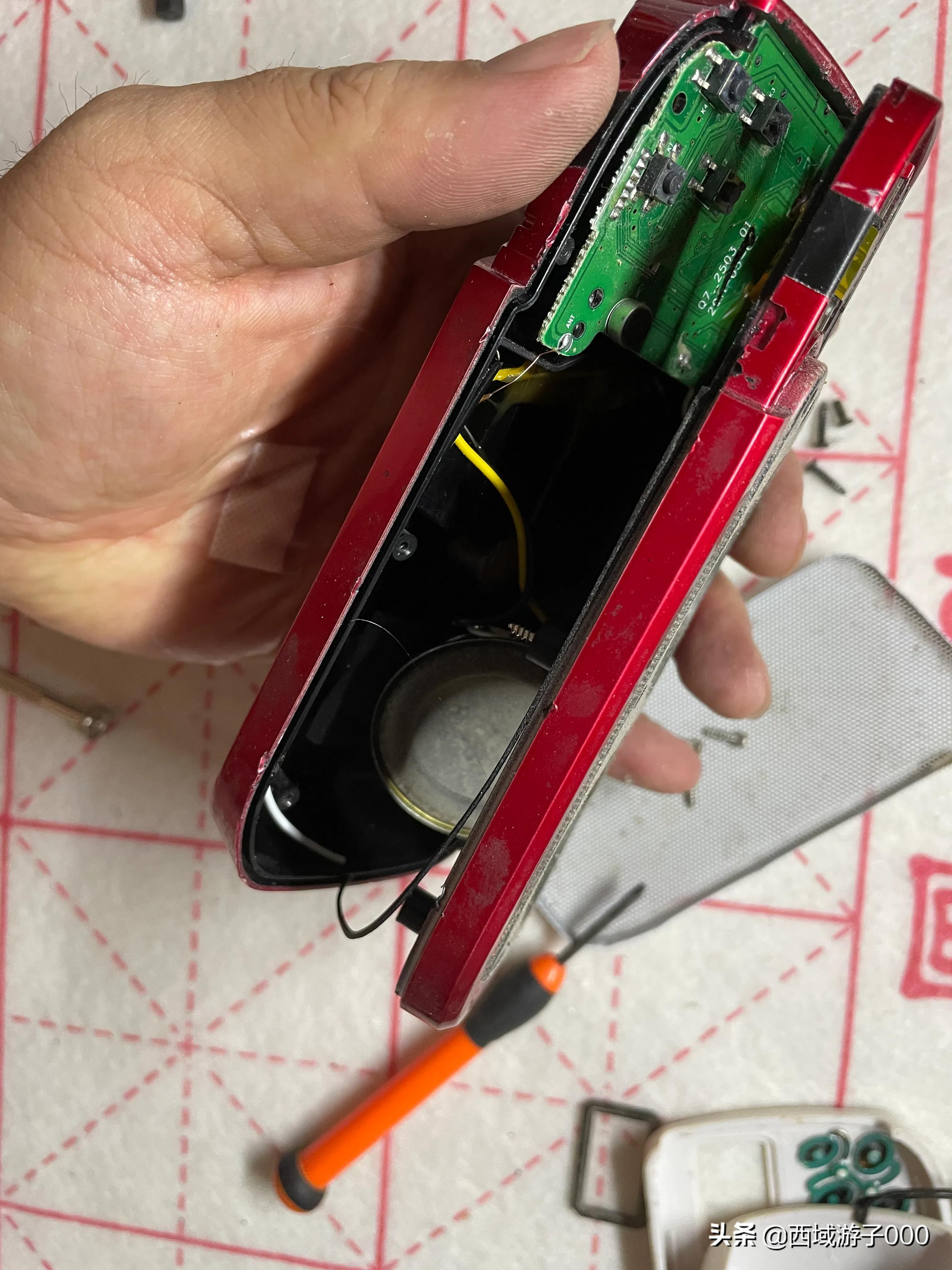 拆解旧收音机教程-里面全是宝贝（不能丢哟）