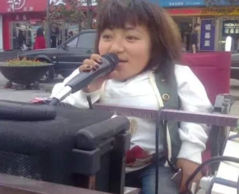 河南侏儒女孩靠短视频吸粉600万，嫁1米8丈夫后遭抛弃，如今怎样