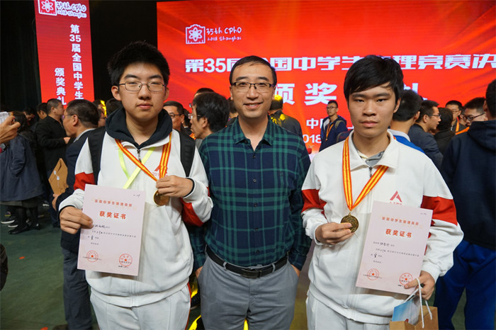 奥赛金牌教师李永乐：本科北大、硕士清华，坚守三尺讲台传授知识