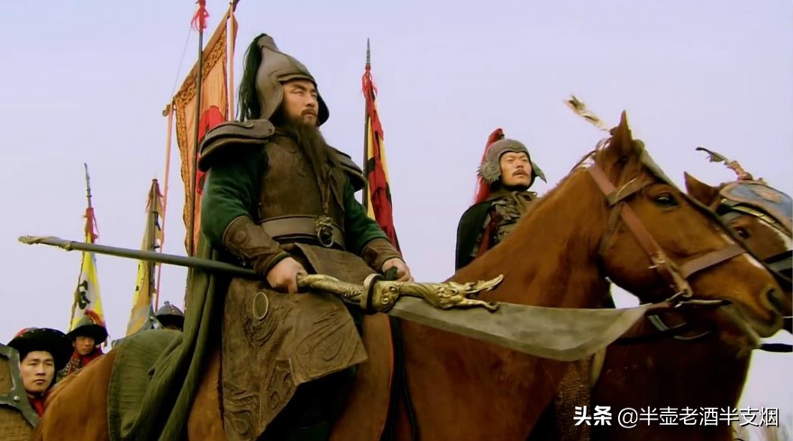 卢俊义能打过李逵么,卢俊义与吴用在梁山谁的地位更高