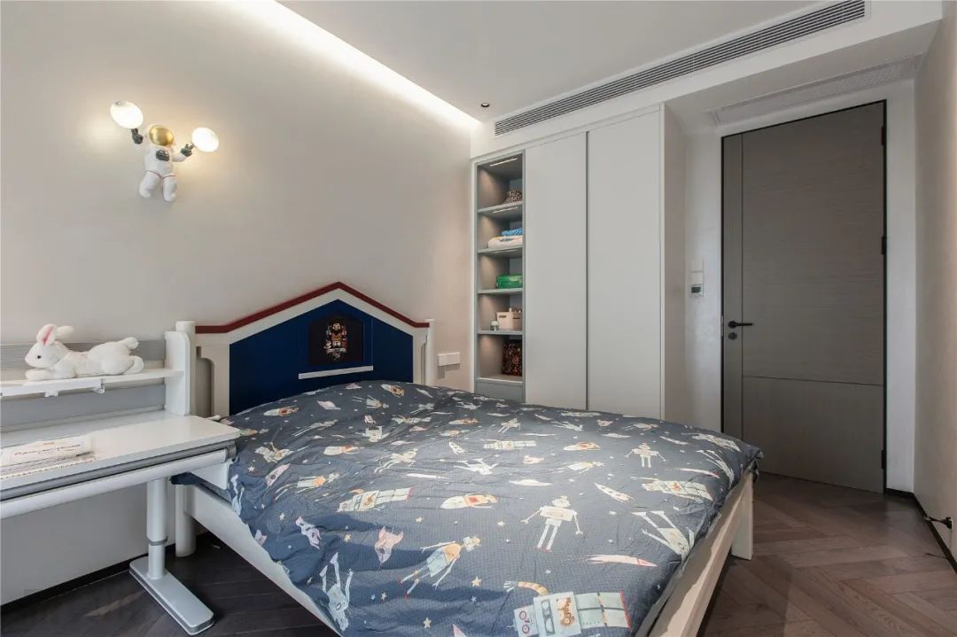 106平现代轻奢开放厨房,大别墅轻奢风的开放式厨房