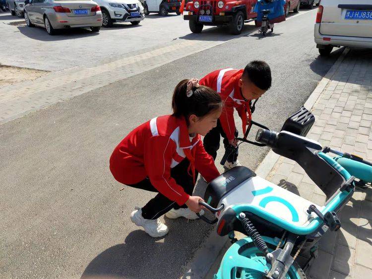 清丰县和义路小学“雷锋精神代代传争做新时代好少年”教育活动