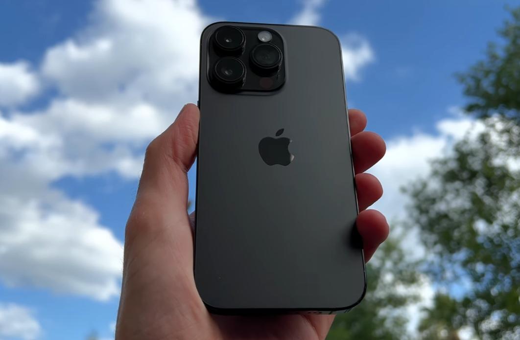 小米13ultra还值得买吗,小米13ultra和iphone14pro怎么选