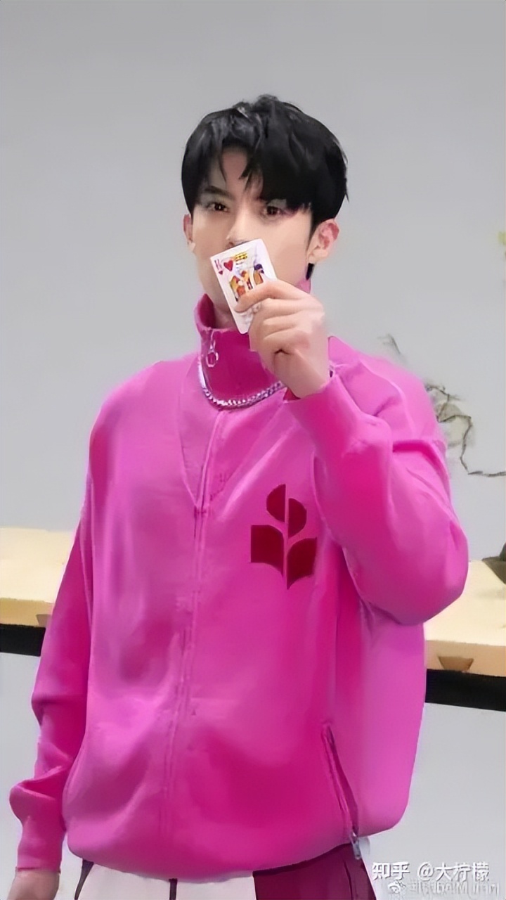 法式轻奢小众女装,法式轻奢经典女装