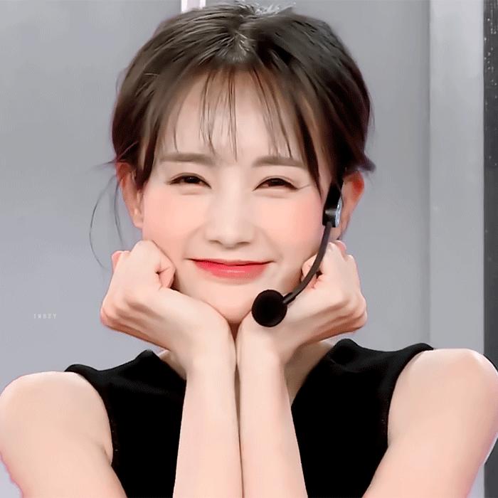 李一桐飞机上脱鞋引争议后续,李一桐揭纱帽