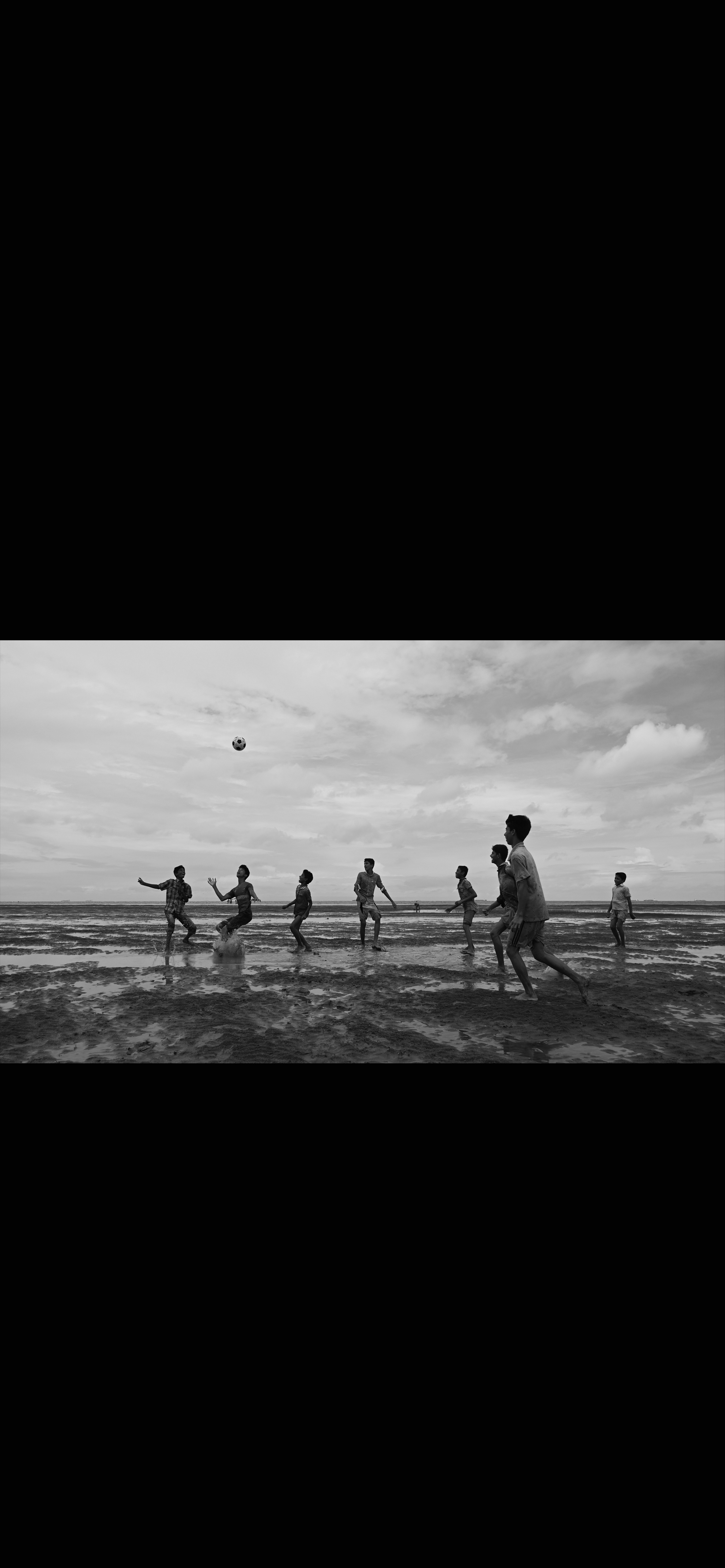 iphone13足球壁纸全面屏,苹果13pro足球壁纸