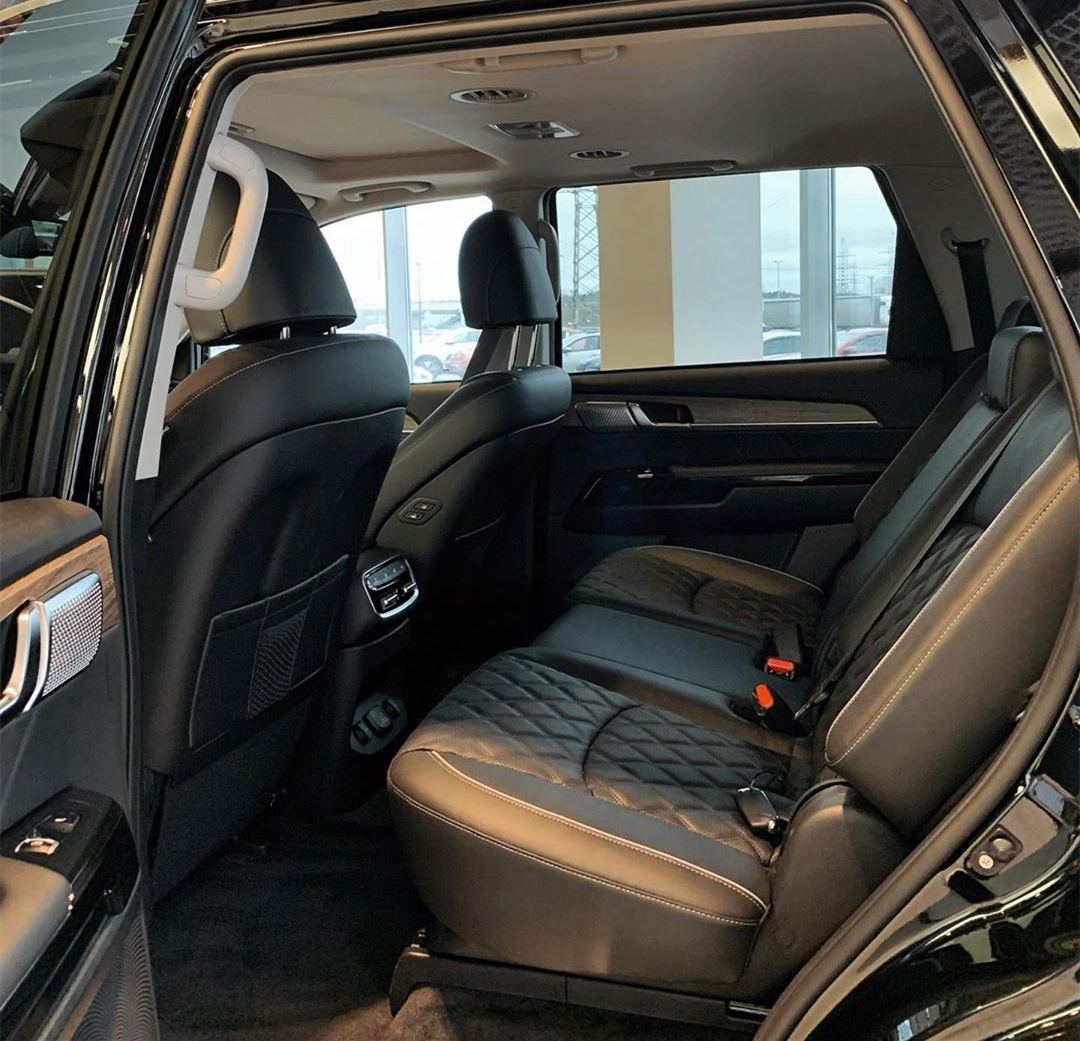 起亚霸锐和丰田普拉多对比,霸锐好还是普拉多好