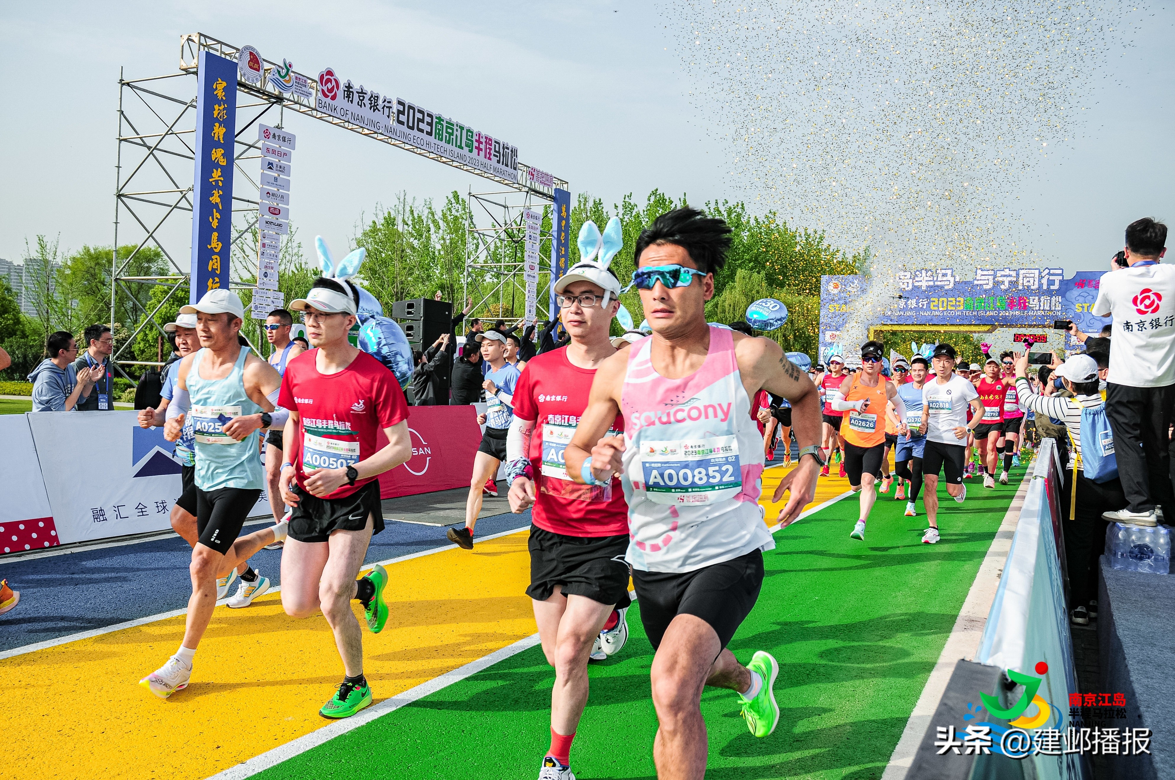 南京半程马拉松5000名,江心洲半程马拉松高校跑团