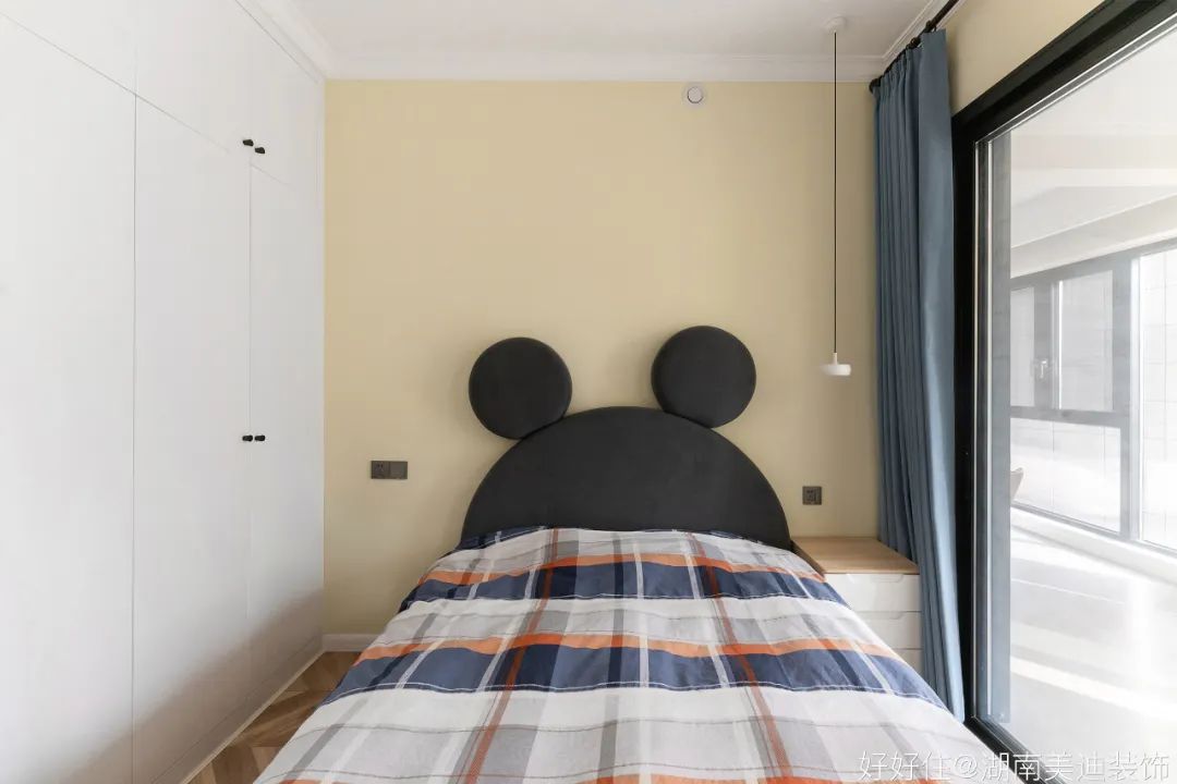 小户型客厅不装电视,小客厅布置极简不要电视