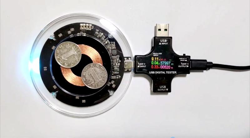 不用任何充电神器就可以充电,可以直接安在手机背面的充电神器