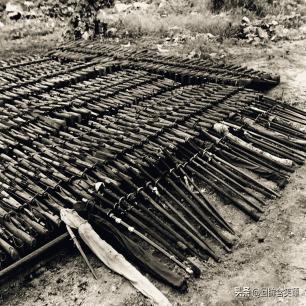 日军侵华兽行,日军当着国军的面杀俘虏