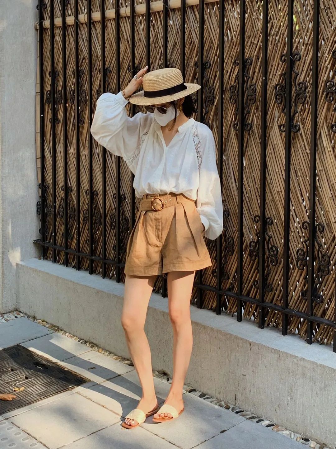今年最流行的穿搭冬季短裤,时髦百慕大短裤穿搭