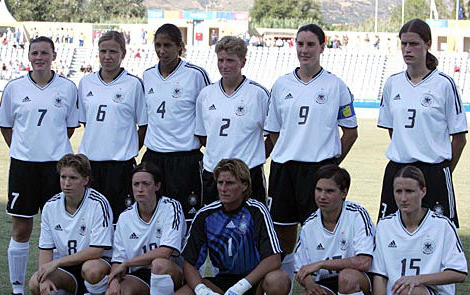 女足落没的分水岭事件,一场痛彻心扉的失利,谁击垮了铿锵玫瑰?