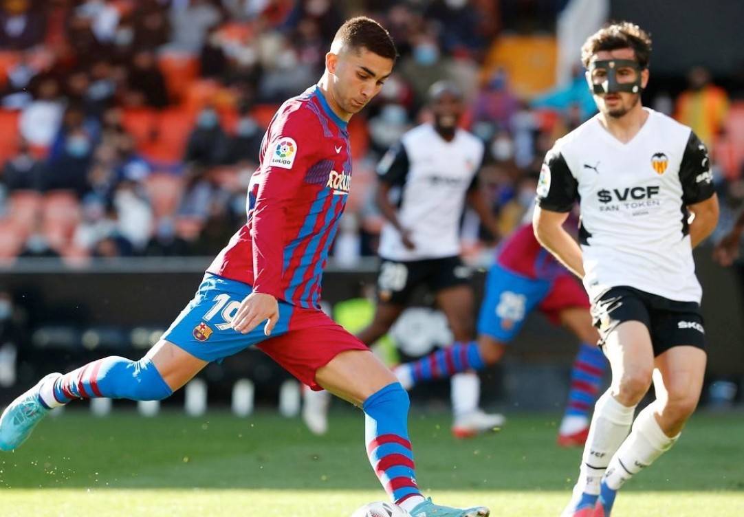 奥巴梅扬帽子戏法绝杀,巴塞罗那奥巴梅杨出场