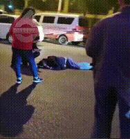 “砰!”昨夜,他过马路时被撞倒地,俯卧不起
