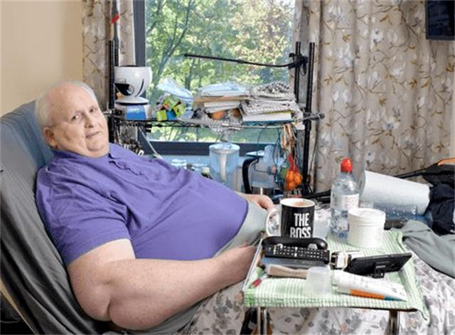 英国男子身高185体重只有120斤,英国男人体重600斤