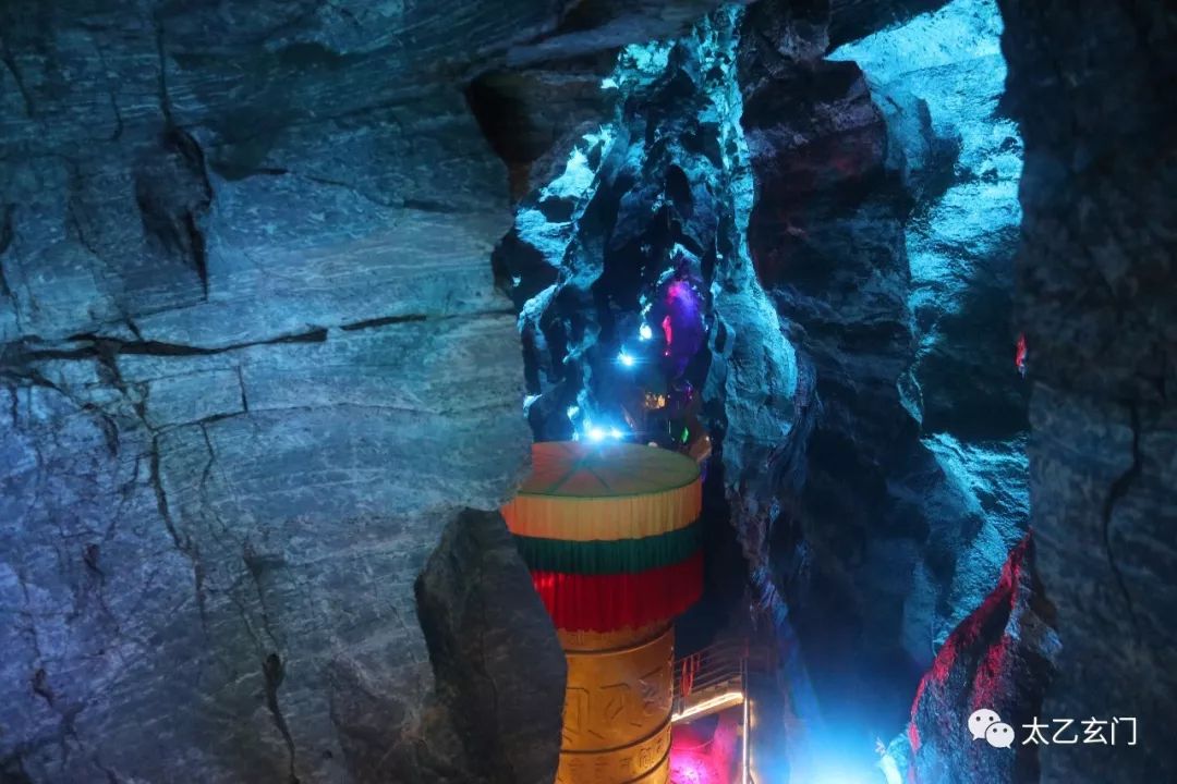 北京八奇洞显圣龙潭,最近发现的最大溶洞