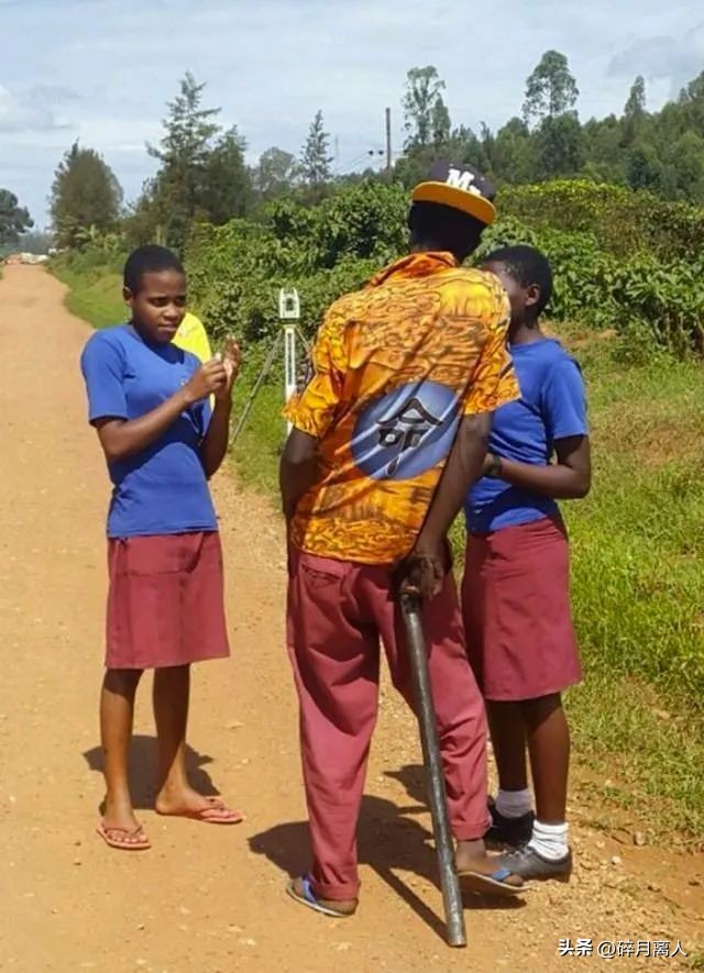 你扔掉二手衣服，决定非洲的街头潮流，2600万吨旧衣的商机