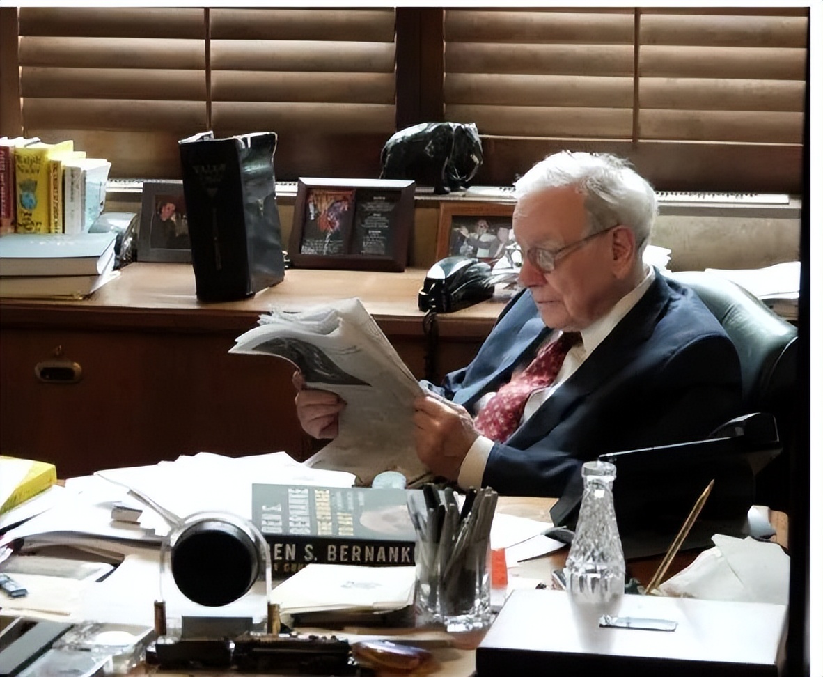 凌晨6点，香港中环健身房爆满，我顿悟了年薪百万的财富密码