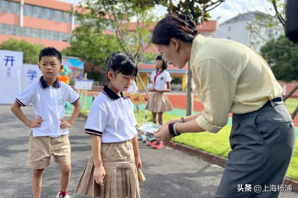 新学期开学第一天小视频,小学生新学期校园开学第一课