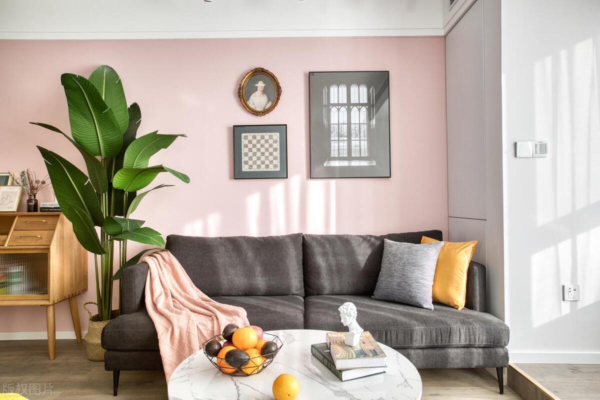 电视柜是壁挂好还是落地的好,电视柜是玻璃的好还是实木的好