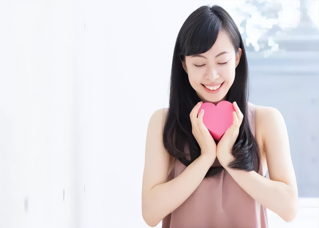 女子腹部痒，医生用镊子夹出16只阴虱！原来阴虱有4个传播途径