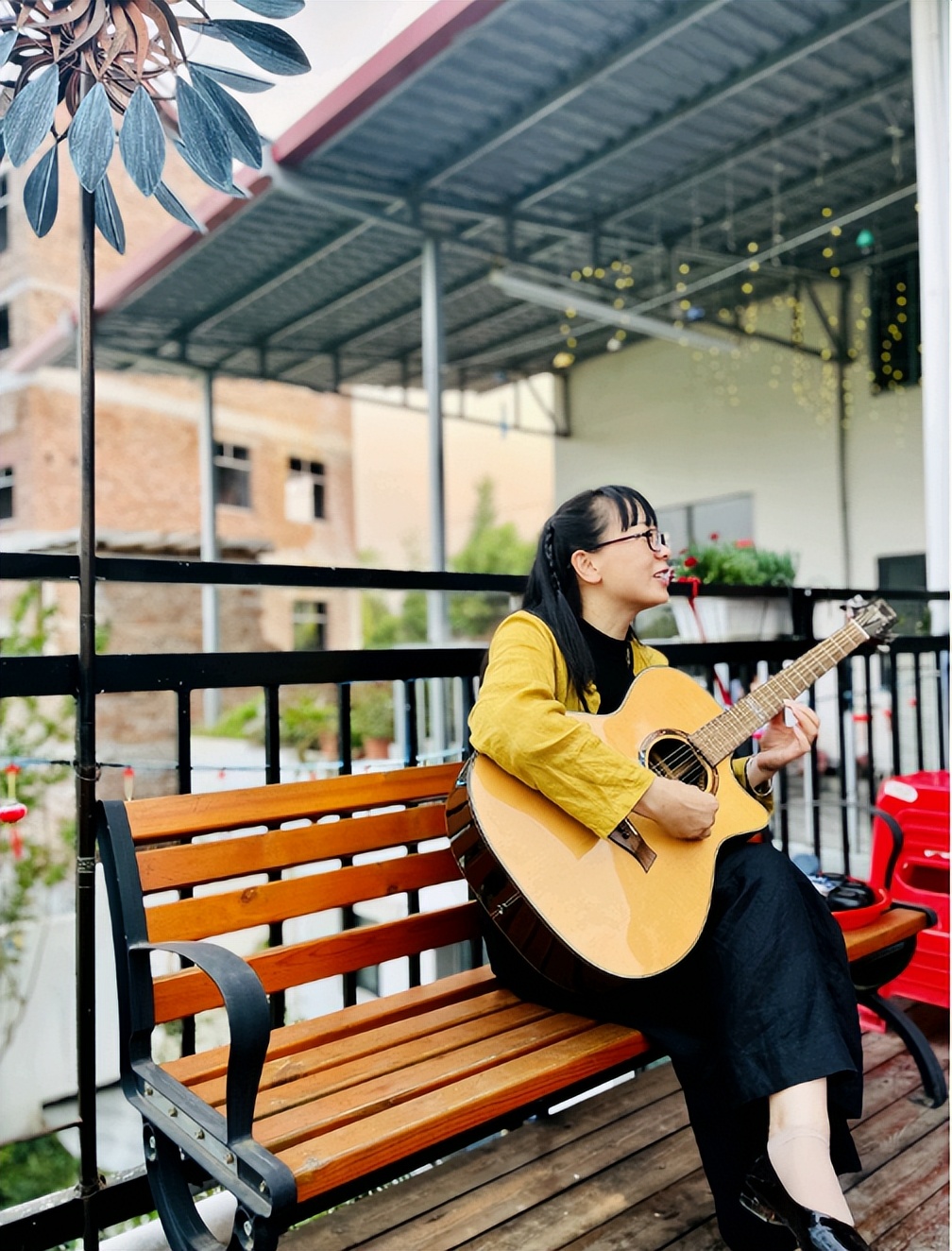 做吉他笛子致富，湘妹子奏的乡村振兴梦幻曲非常动听
