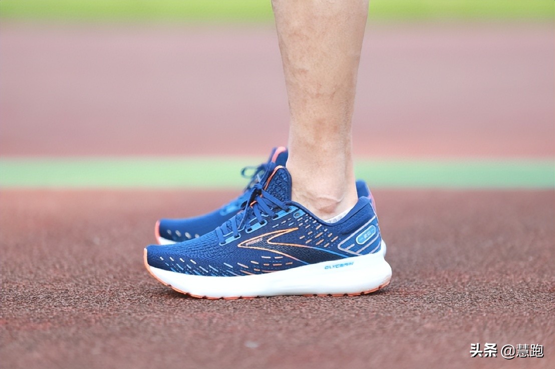 什么样的跑鞋能提高速度,适合日常跑步训练的跑鞋