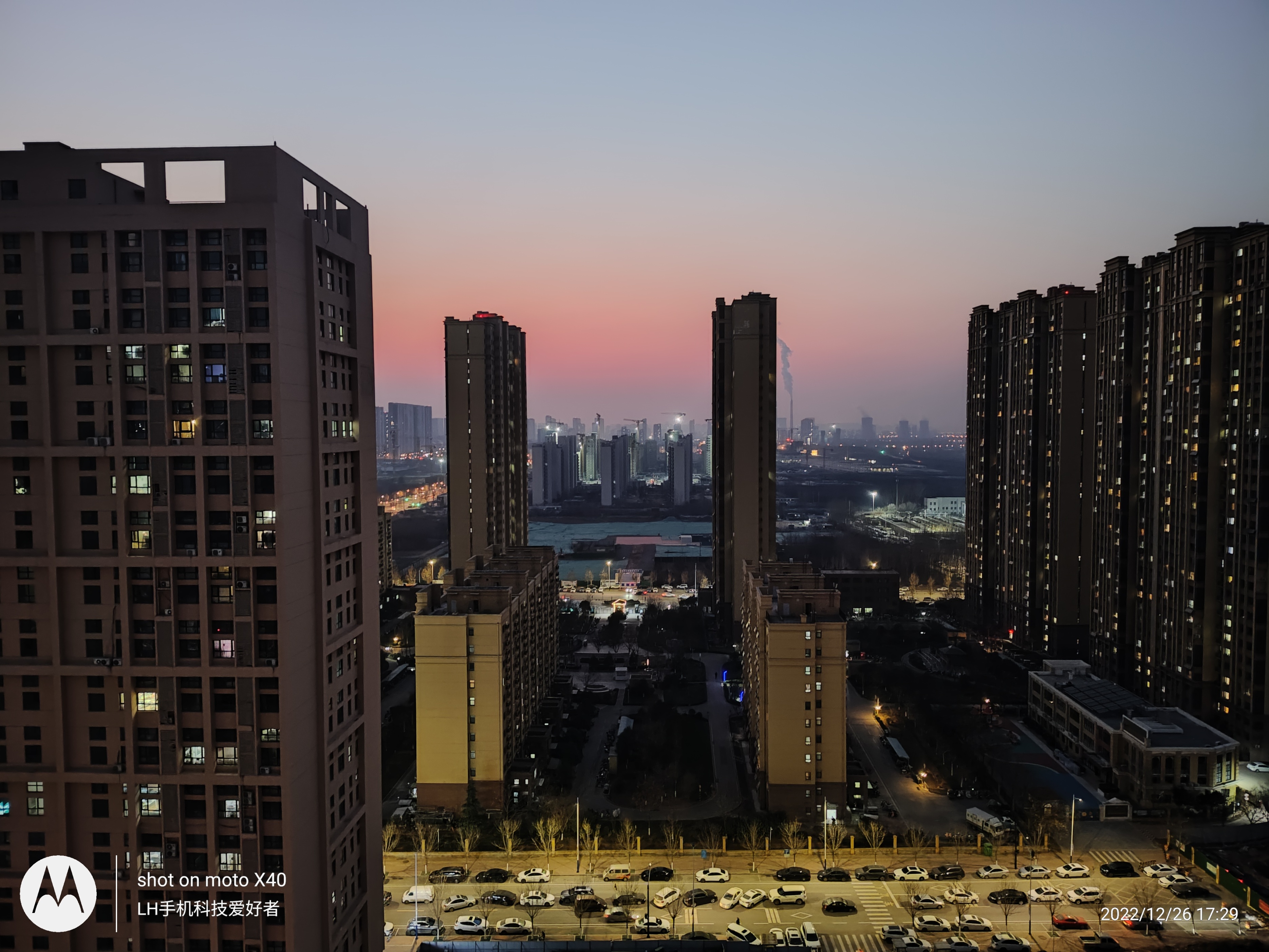 motox40屏幕测评,四曲面屏高级感