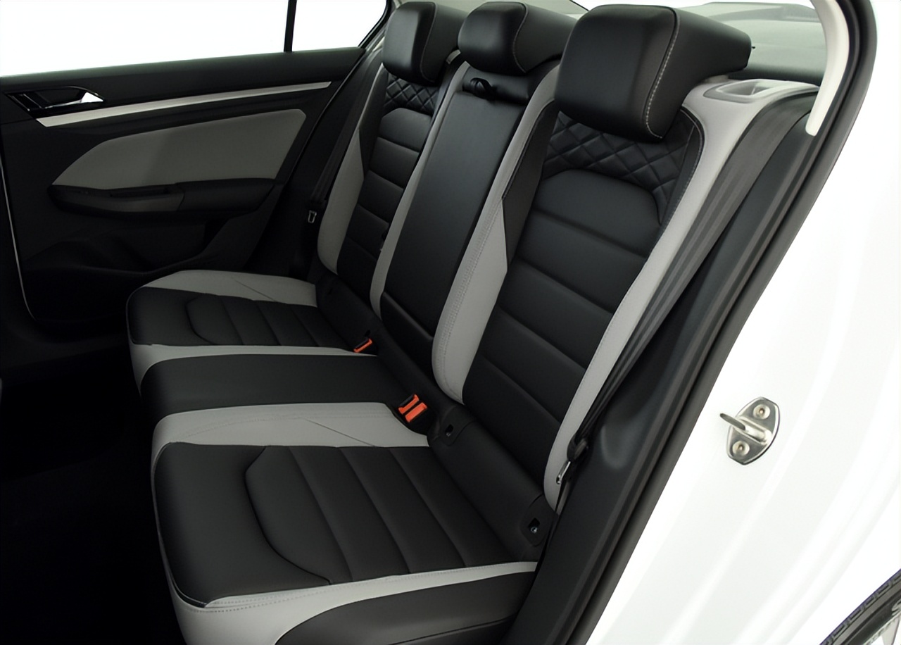 新宝来哪一年上市的,新宝来还出手动吗