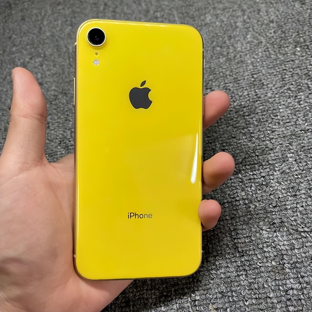 从无前置摄像头到“刘海”设计，苹果手机如何引领手机相机行业