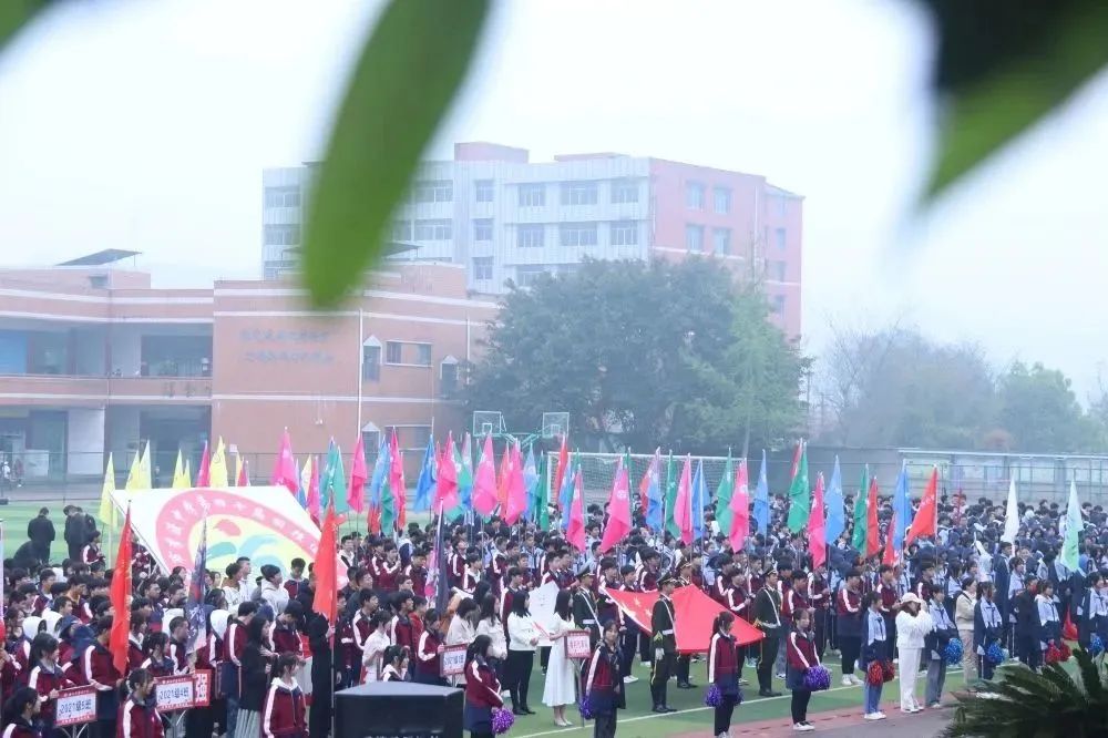 李中学子多矫健运动场上展英姿—李渡中学第四十届田径运动会纪实