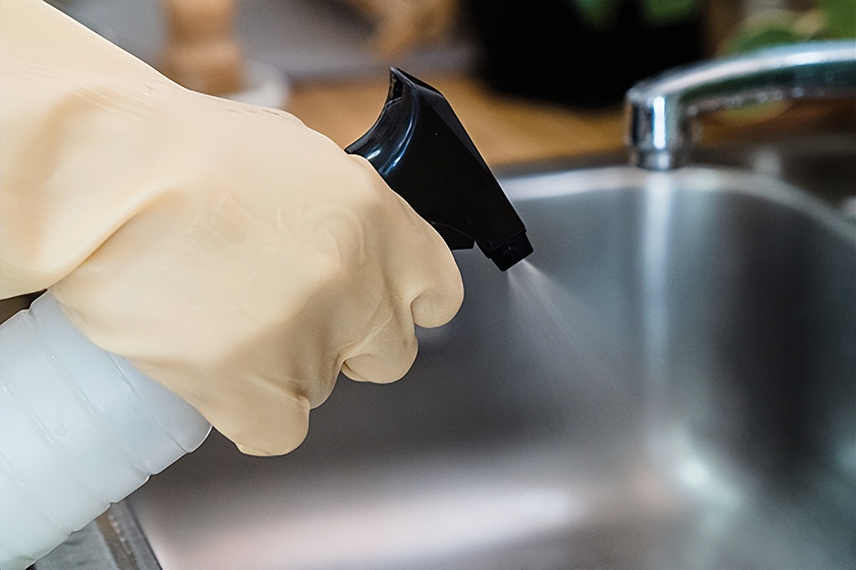 84消毒液使用和注意事项,家中拖地常使用84消毒液有啥效果