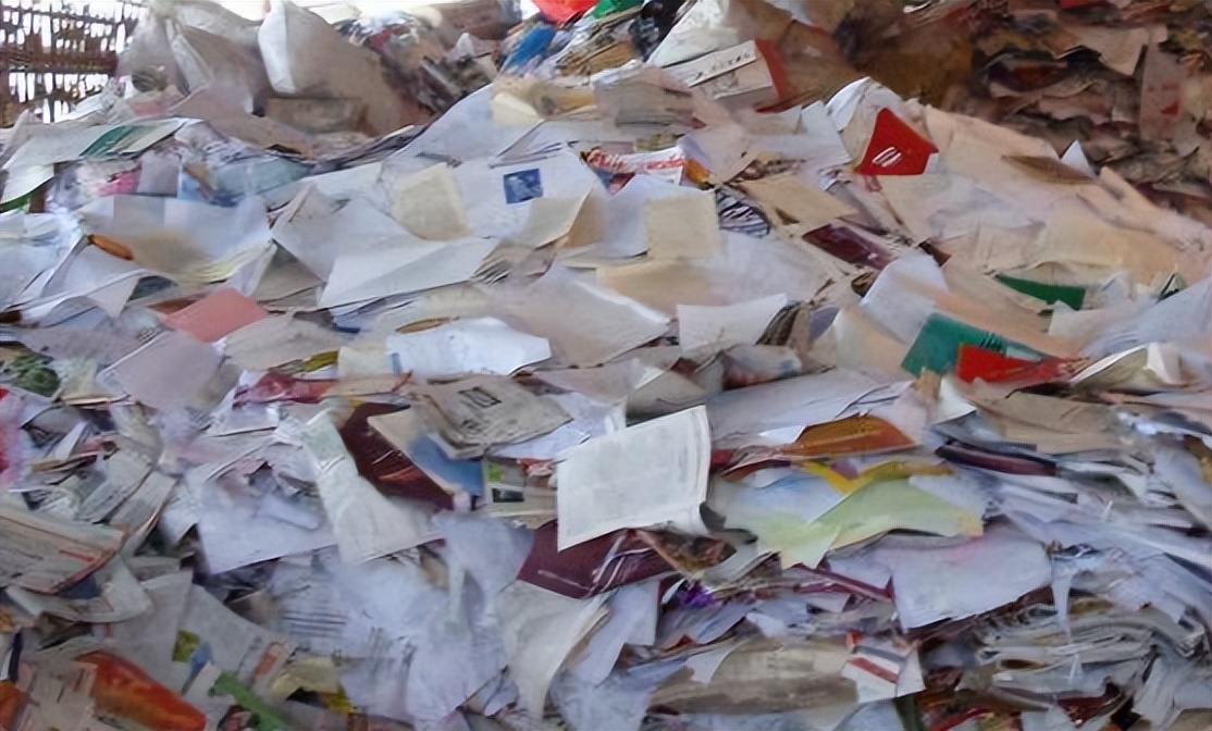 香港60岁大叔收废纸日入3千，将买第三套房，不工作就不舒服