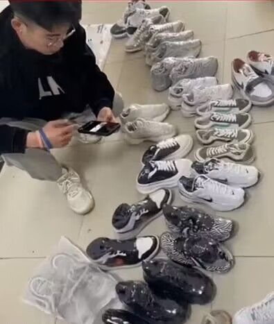 大学生洗鞋赚8万,学校学生洗鞋一个月挣好几万